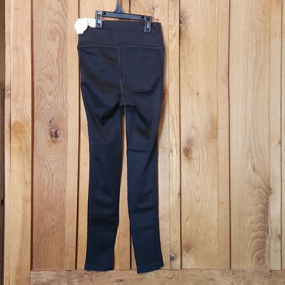 NEW Aerie Offline Seamless Cable Knit Ribbed 7/8 Yoga Leggings, Small, Black - Picture 2 of 5